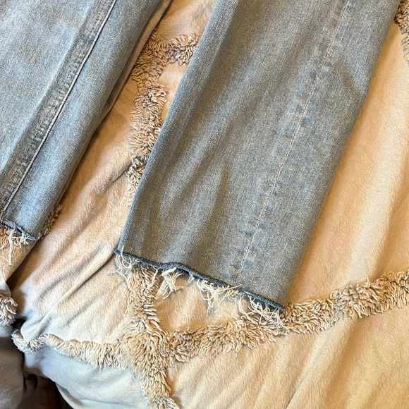 Express Curvy Mom Jeans - Picture 5 of 7